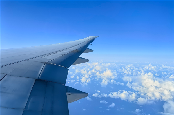 西班牙一小型飞机坠海 机上人数暂未确定