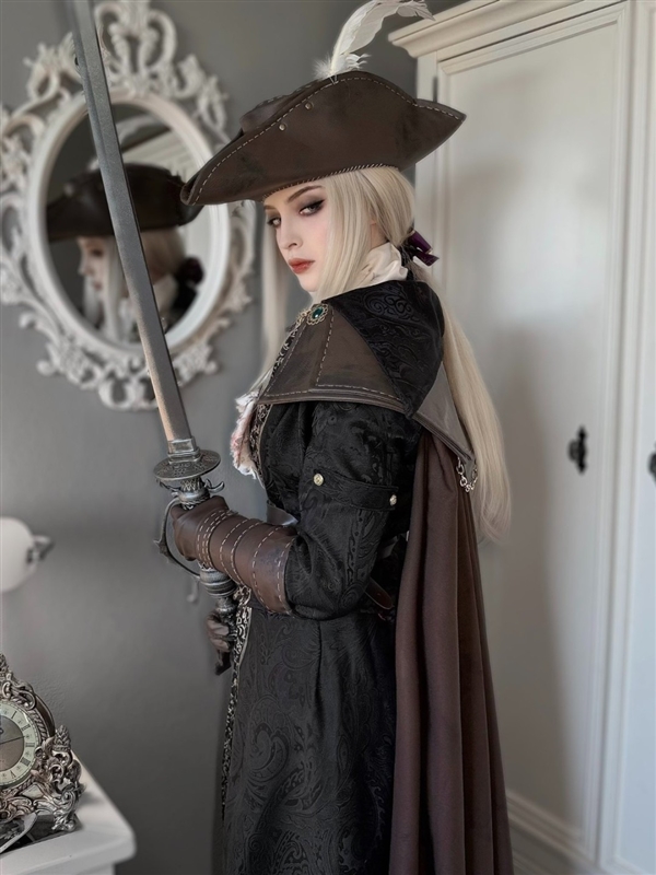 国外美女Cos《艾尔登法环》玛莉卡：气质优雅