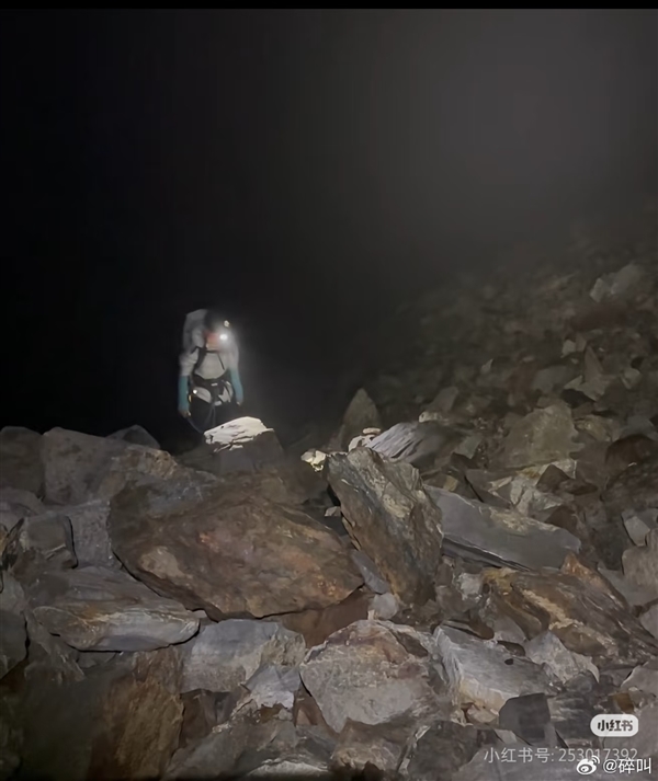 藏民12小时抬驴友下山收费6万 博主：6万买条命 太值了！