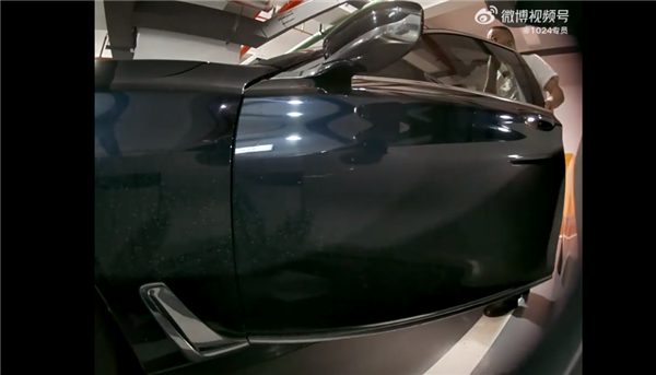 小米SU7女车主吐槽被开门杀 评论区罕见翻车：网友直言太矫情