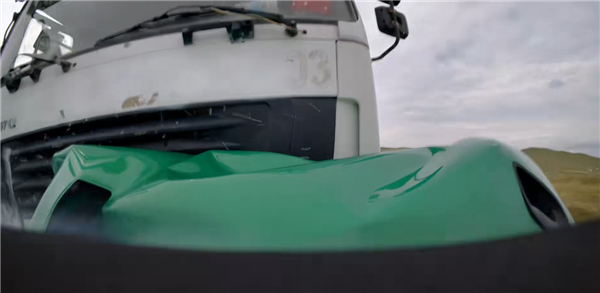 水泥罐车撞毁小米YU7 车主公布行车记录仪：绝望感拉满