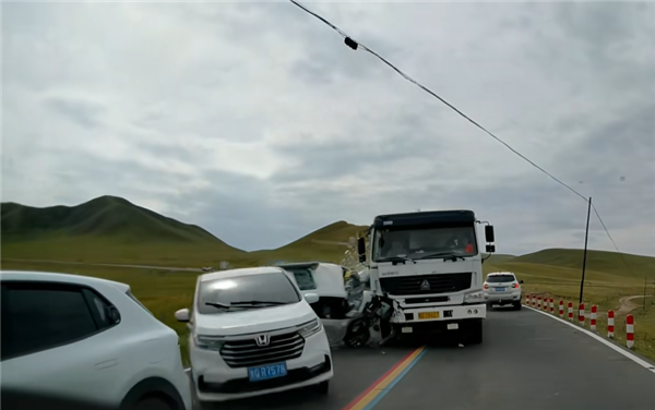 水泥罐车撞毁小米YU7 车主公布行车记录仪：绝望感拉满