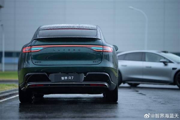 余承东宣布智界R7改款8月8日小订 主驾升级零重力座椅 一键SPA