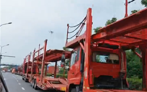 乐道L90卖爆单！合肥乐道工厂门口拖挂板车排队超1公里