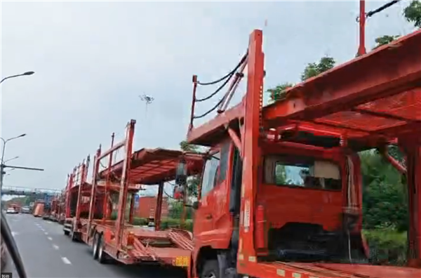 乐道L90卖爆单！合肥乐道工厂门口拖挂板车排队超1公里