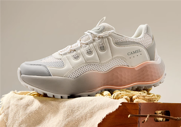 1.8折骨折价！骆驼花生复古运动鞋139元抄底