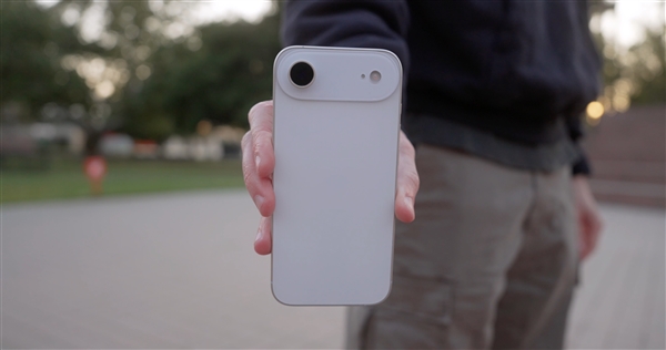 两大巨头巅峰对决！华为Mate XTs与iPhone 17系列都来了