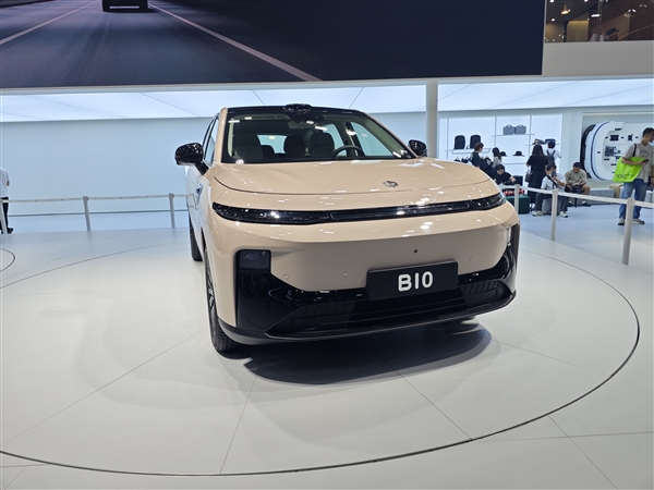 零跑亮相成都车展 第10000辆B01交付：B10新车漆免费送