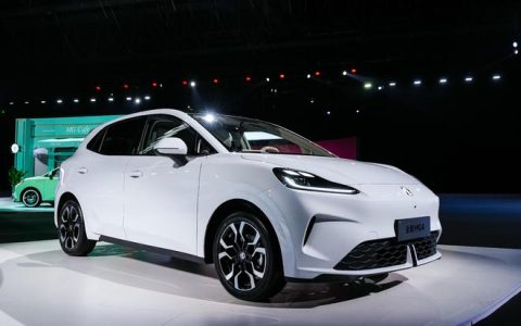 10万内纯电新标杆，全新MG4开启预售疯抢模式