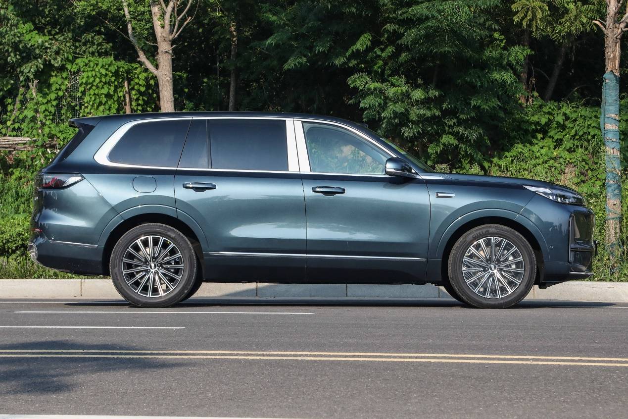 20万级满配大6座SUV，吉利银河M9凭什么叫“家庭用户救星”？