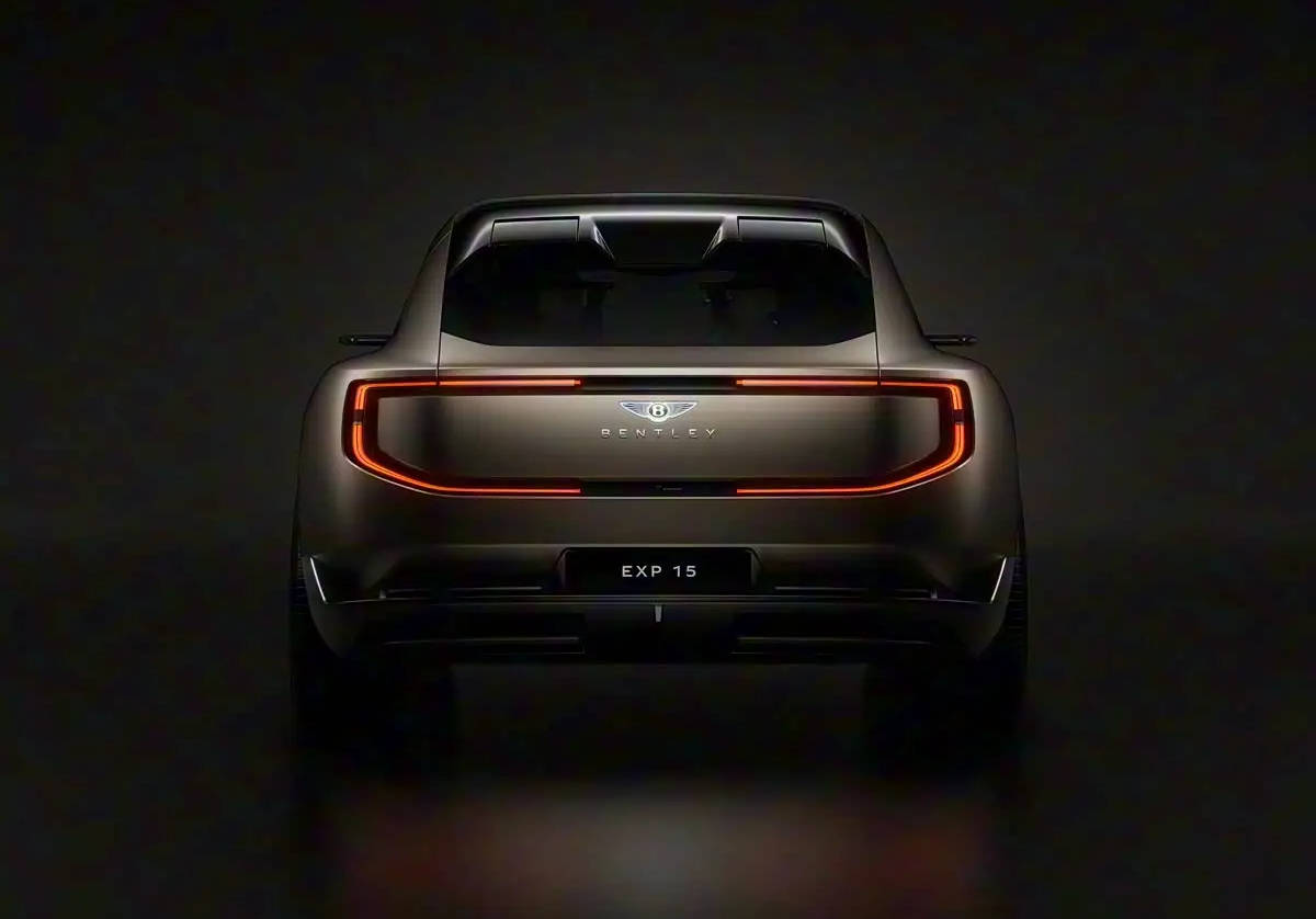 宾利纯电动SUV谍照曝光：108kWh电池+扩散器尾翼，2026年见分晓