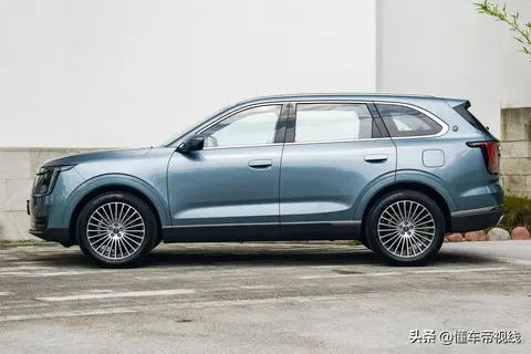 捷途又出“王炸”！X70L尺寸全面升级，5座/7座可选，还配15.6英寸旋转屏