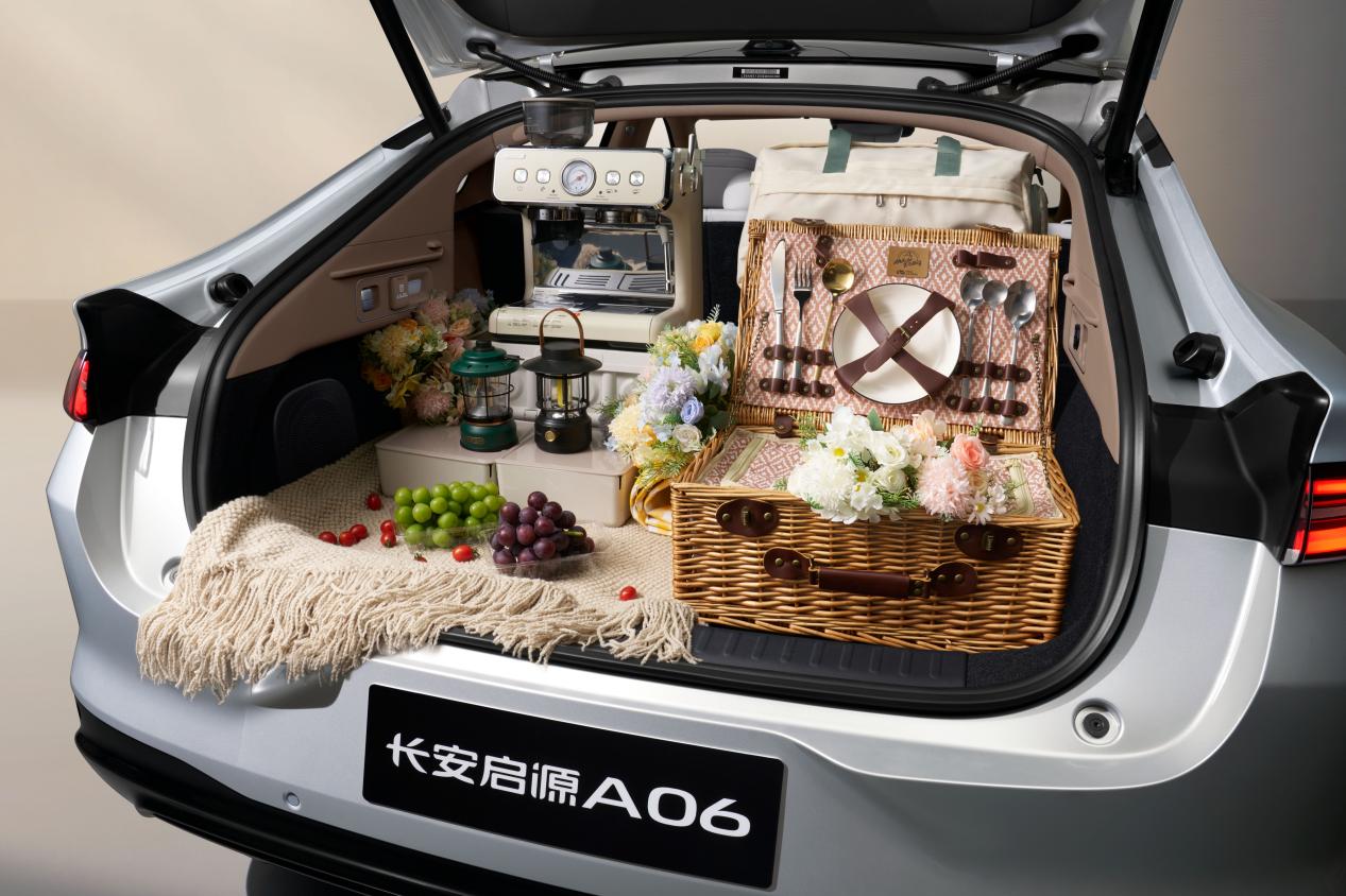 长安启源A06充电1秒跑1公里，630km续航省出4000元年费