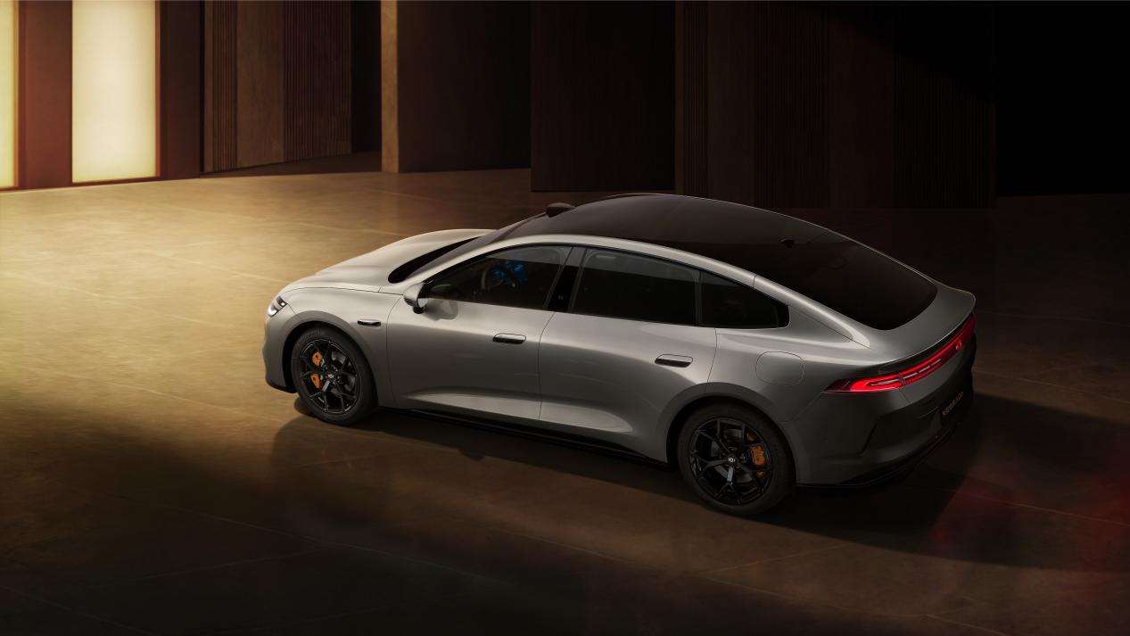 长安启源A06充电1秒跑1公里，630km续航省出4000元年费