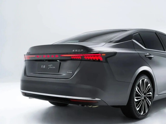 新款天籁用鸿蒙座舱破局，2825mm轴距+19寸轮毂只卖16万起