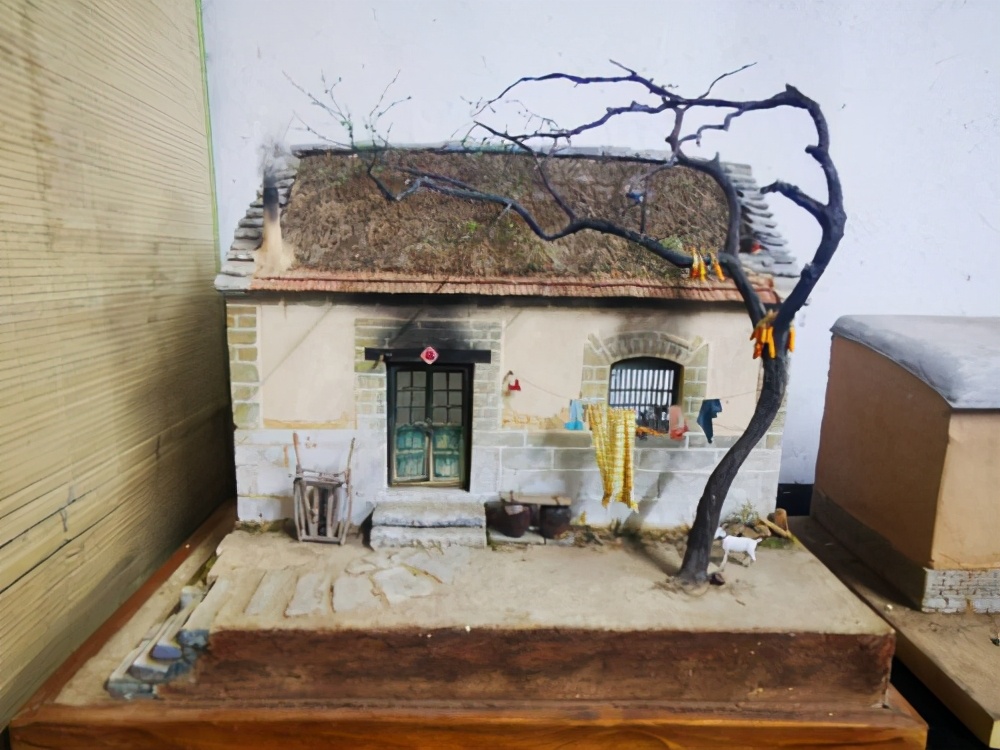 00后小伙做老房子微缩模型年入百万，乡愁定价200元成本到1万元的价值密码