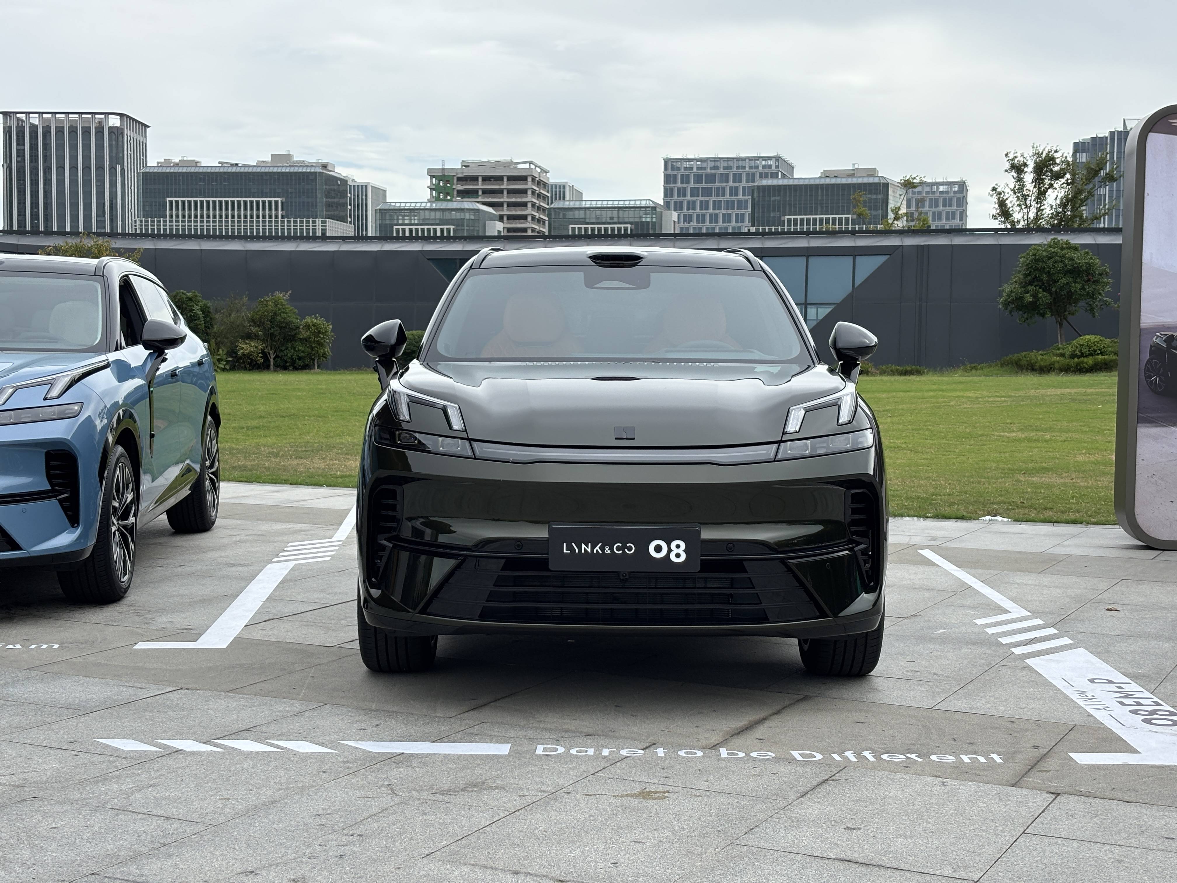 新款领克08 EM-P正式上市：激光雷达全系给，算力最高 700TOPS，限时 15.98 万起击穿底价