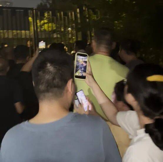 百万房价小区里的公租房，两边住户都委屈