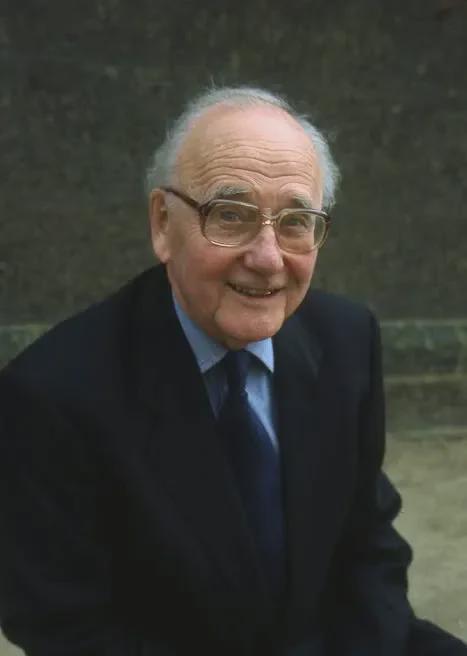 末日重生爽文，咋成了当代白领的安眠药？