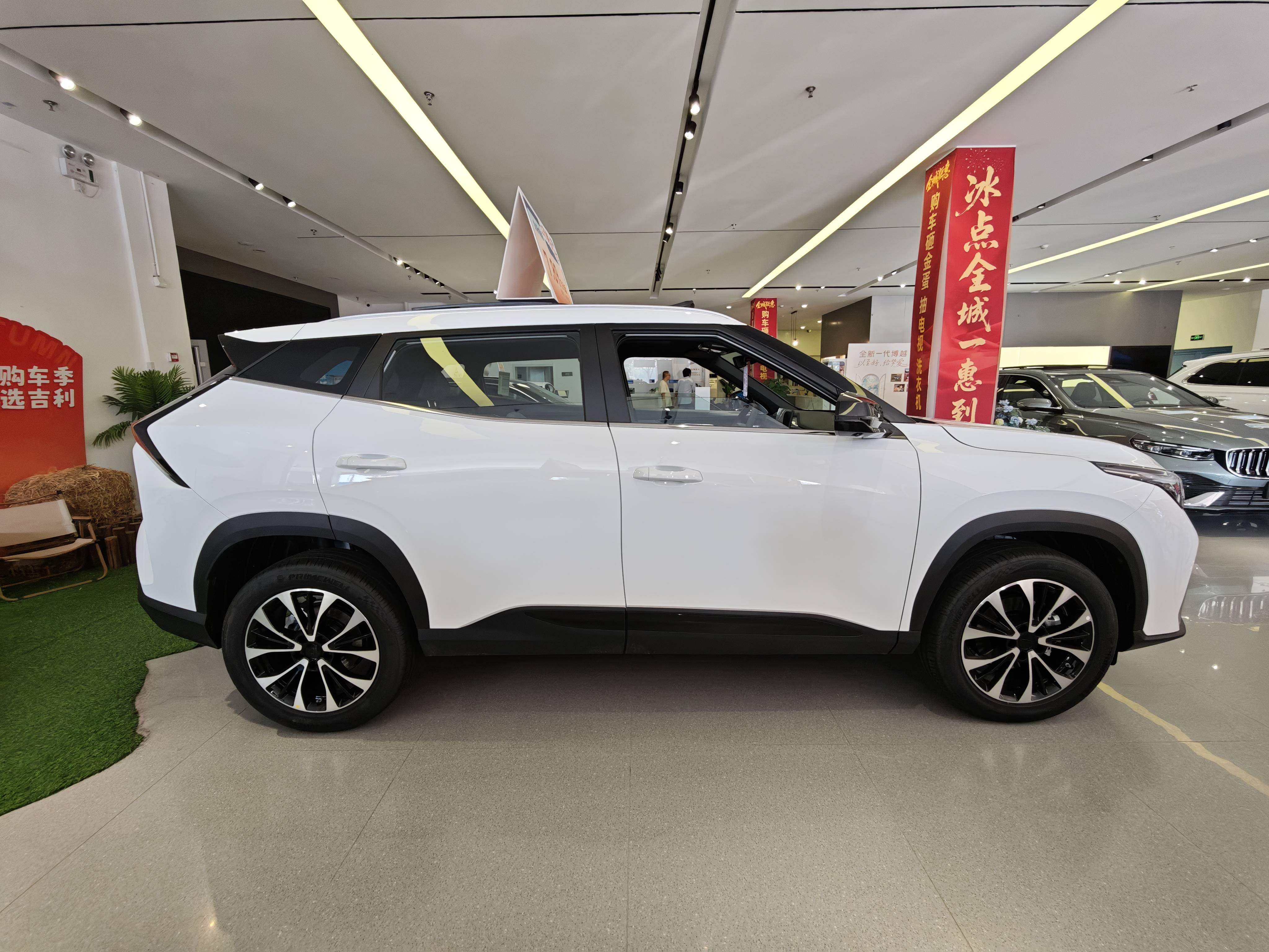 吉利全新博越实测：1.5T破百7.9秒，580L后备箱+50W快充，落地仅 8 万多