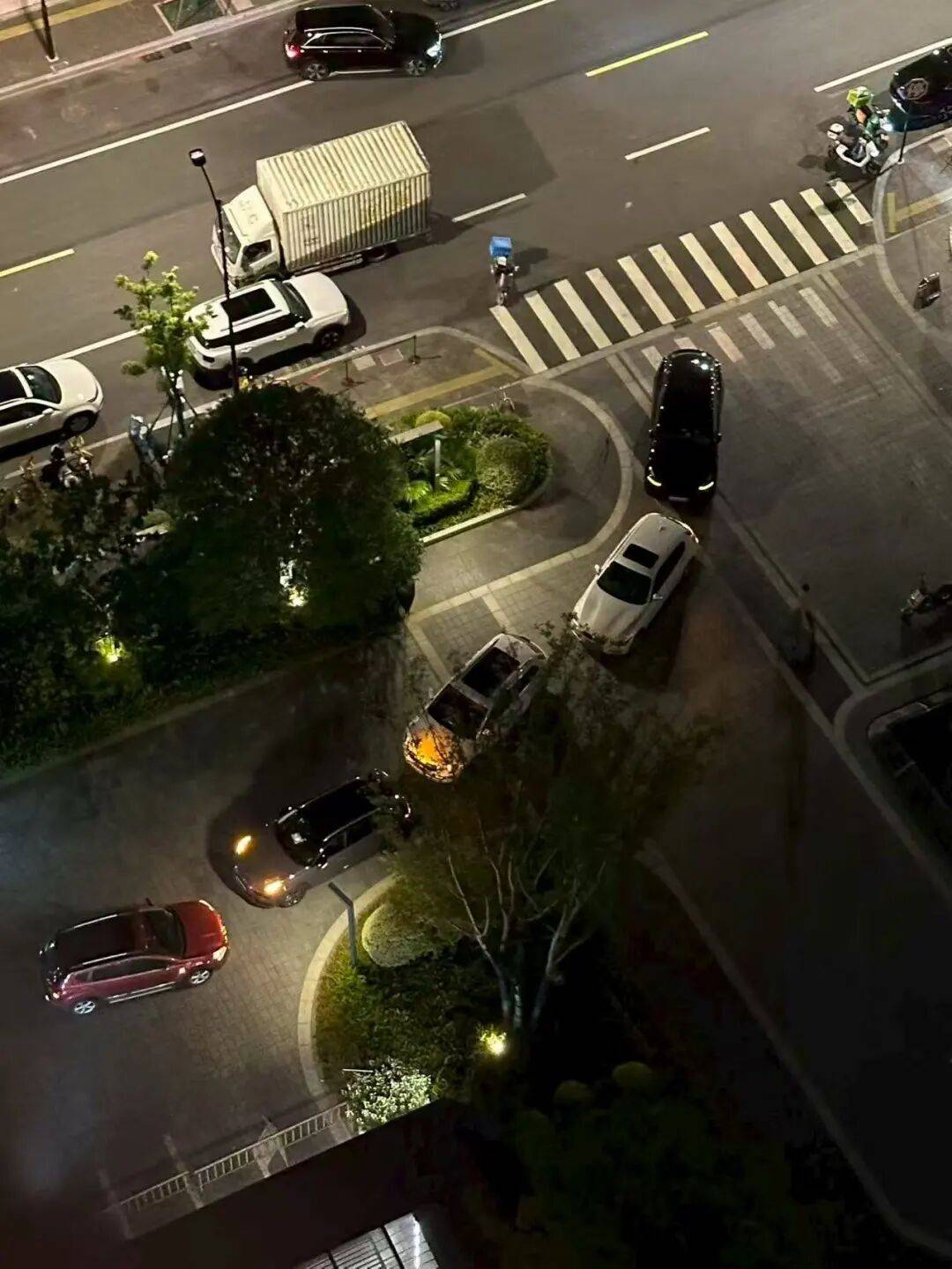 百万房价小区里的公租房，两边住户都委屈