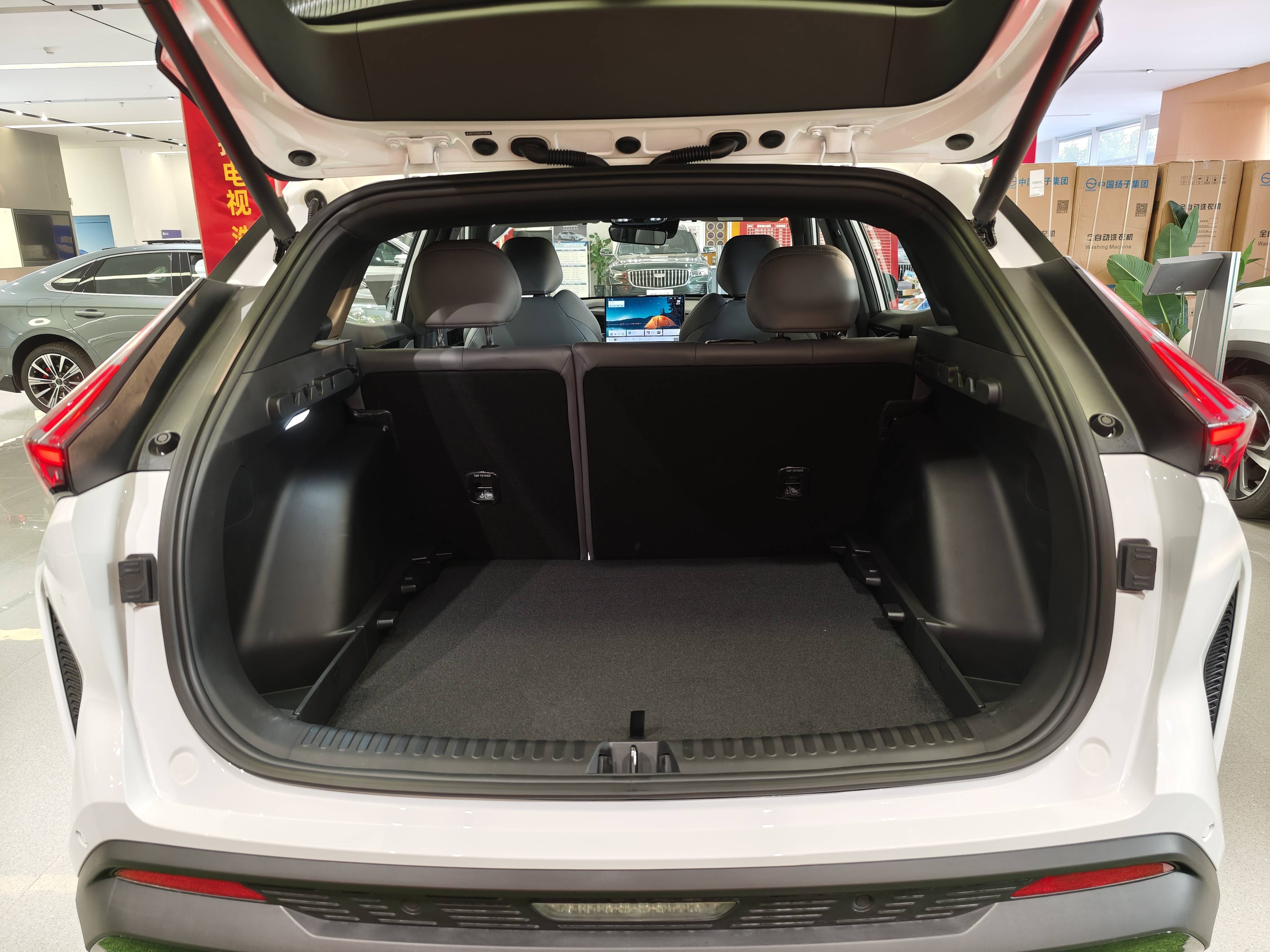 吉利全新博越实测：1.5T破百7.9秒，580L后备箱+50W快充，落地仅 8 万多