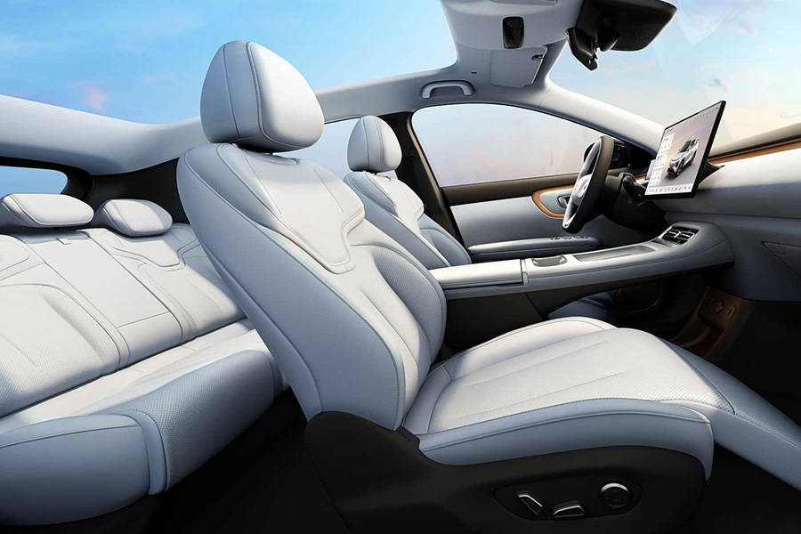 11月上市/售价11万起！长安启源Q05内饰曝光：双屏+无线充电，续航超500km