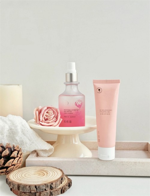 玫莉蔻玫瑰喷雾与花苞水，于花香与水雾中，赴一场肌肤的清凉之约 