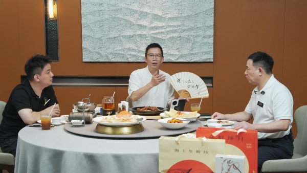 吴晓波探店徐记海鲜：在5万亿餐饮红海中，读懂“难而正确”的长期主义 