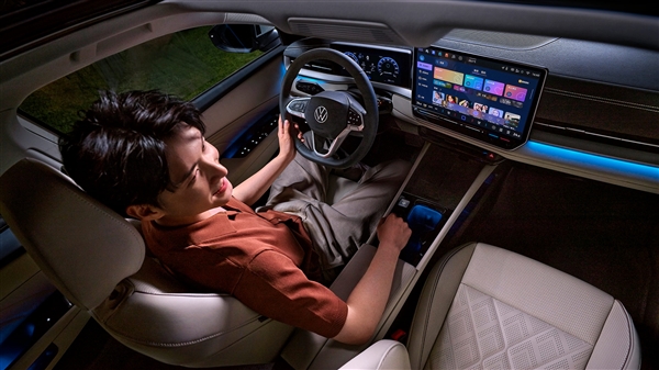 家用燃油轿车常青藤 全新大众速腾L上市定档：预售11.99万起