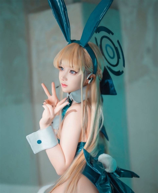 日本妹晒Cos《尼尔》2B对比照 完美还原游戏美女