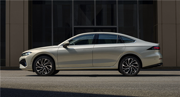 家用燃油轿车常青藤 全新大众速腾L上市定档：预售11.99万起