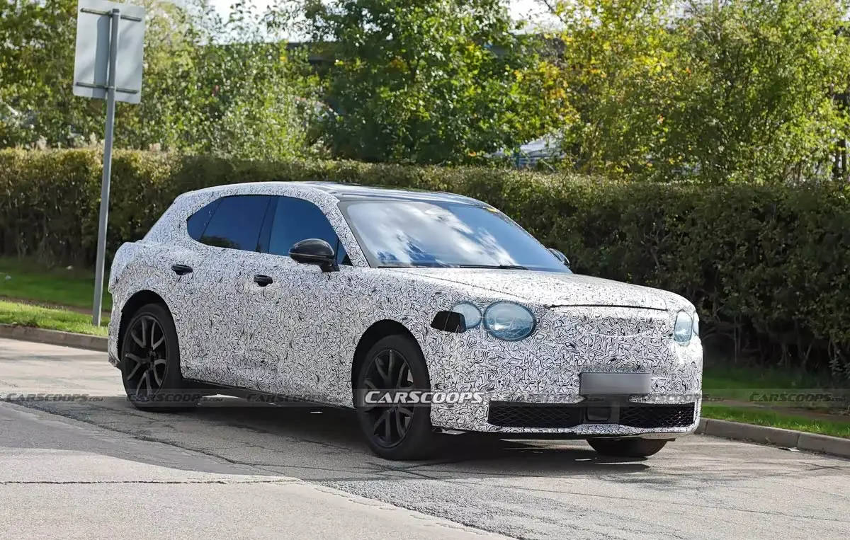 宾利纯电动SUV谍照曝光：108kWh电池+扩散器尾翼，2026年见分晓