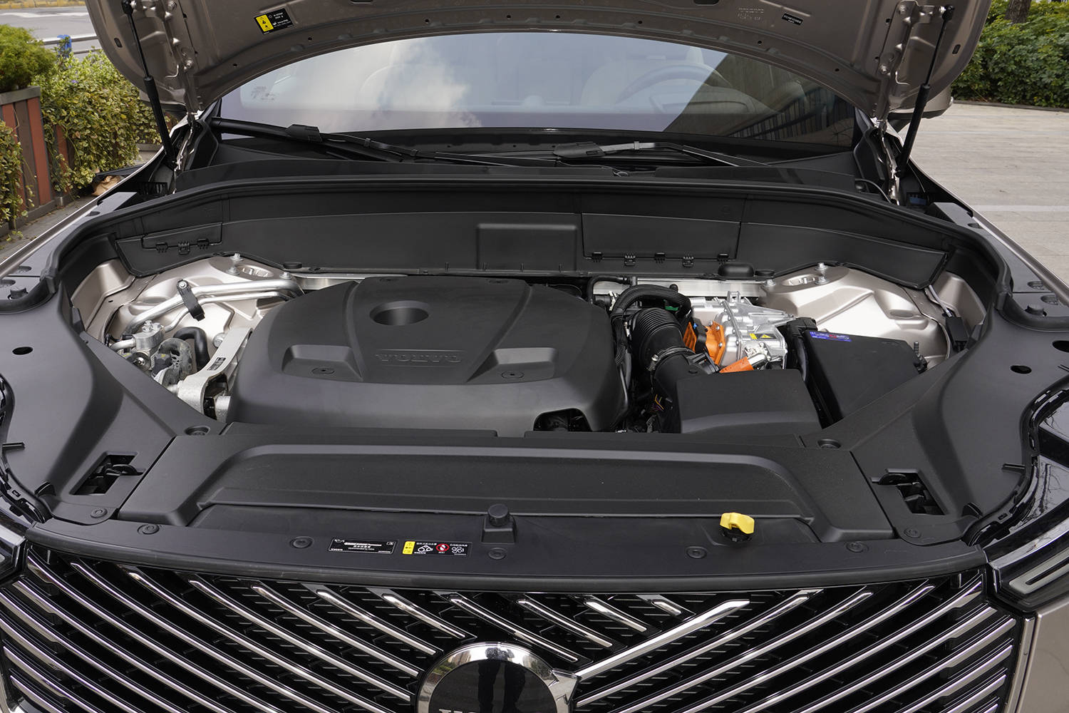 实测沃尔沃XC90 T8：6秒破百，油耗竟低至7 - 8L，插混新标杆？