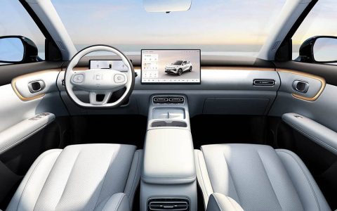 11月上市/售价11万起！长安启源Q05内饰曝光：双屏+无线充电，续航超500km