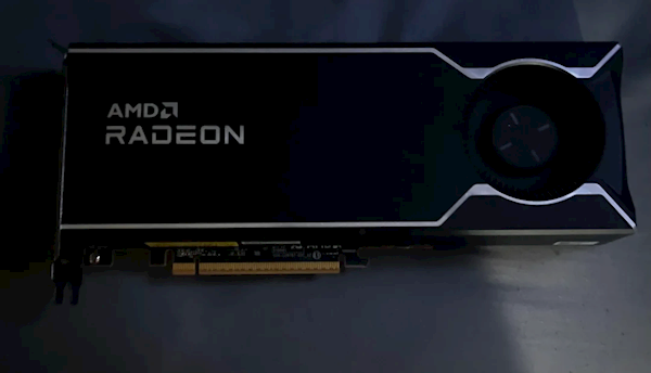 AMD Radeon AI PRO R9700原型卡首曝：32GB RX 9070 XTX传闻的源头