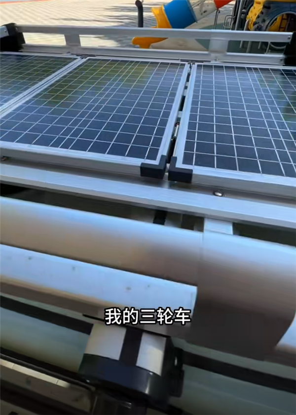 女子给电动三轮装太阳能充电板、流媒体后视镜 圈粉网友：比我的汽车配置都高
