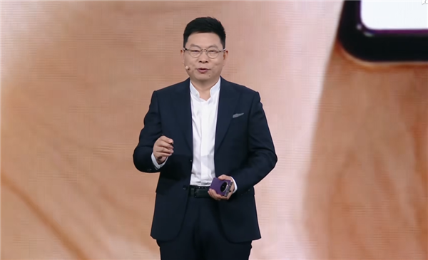 余承东：三折叠能超越华为的只有华为