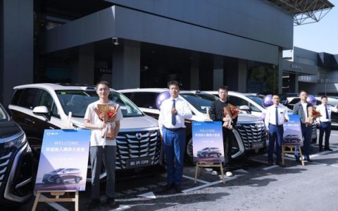 152°零重力座椅+智能防晕车，腾势D9至尊版重新定义舒适MPV！