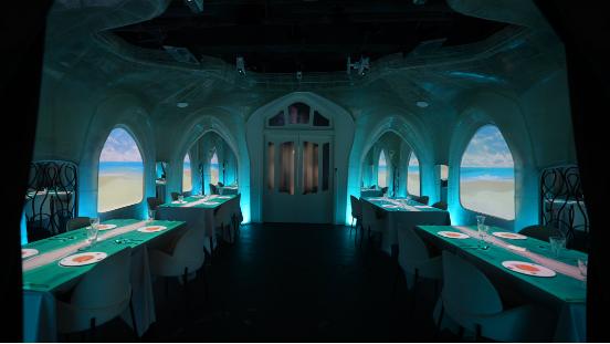 一盏灯、一面墙、一首曲：“氛围感餐厅” 靠这些 “小细节”，搅动大市场