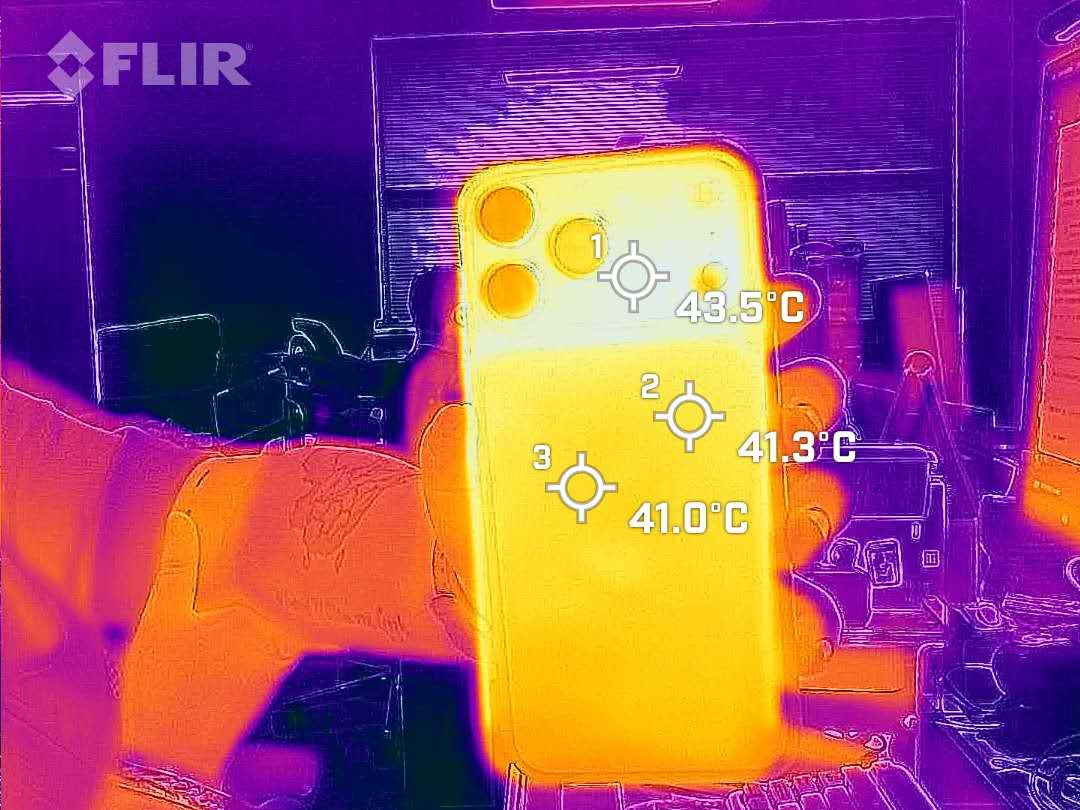 iPhone 17 Pro散热实测：大幅改进，库克诚不欺我？