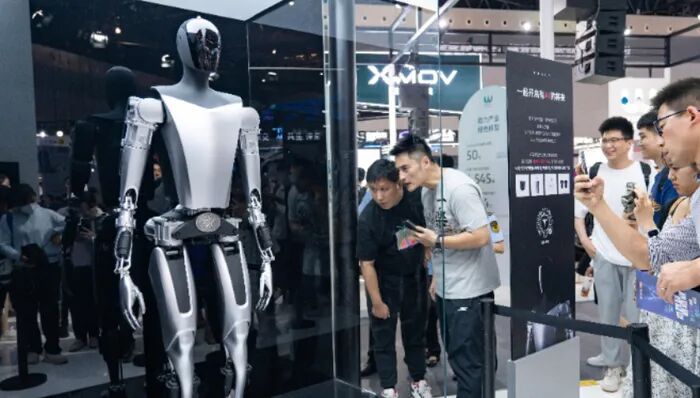 特斯拉获万台机器人订单？马斯克：假的