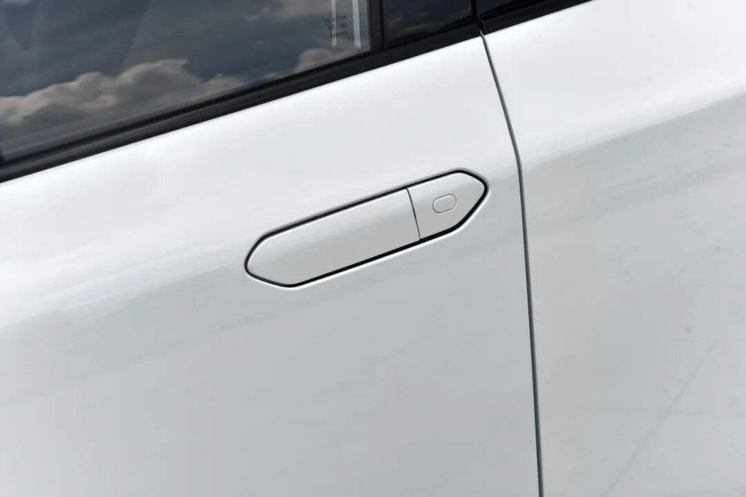 惹众怒的隐藏式门把手,特斯拉也留不住了