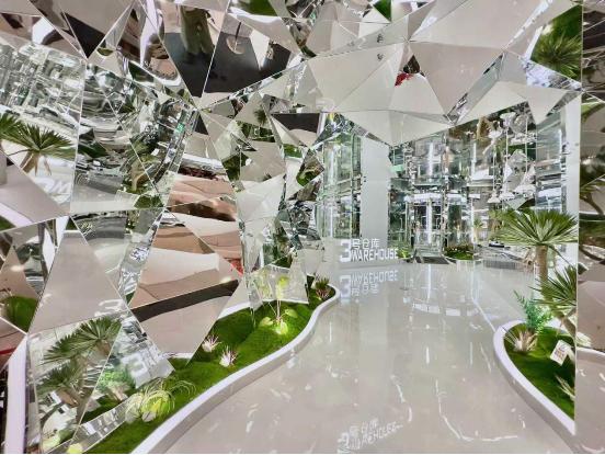 一盏灯、一面墙、一首曲：“氛围感餐厅” 靠这些 “小细节”，搅动大市场