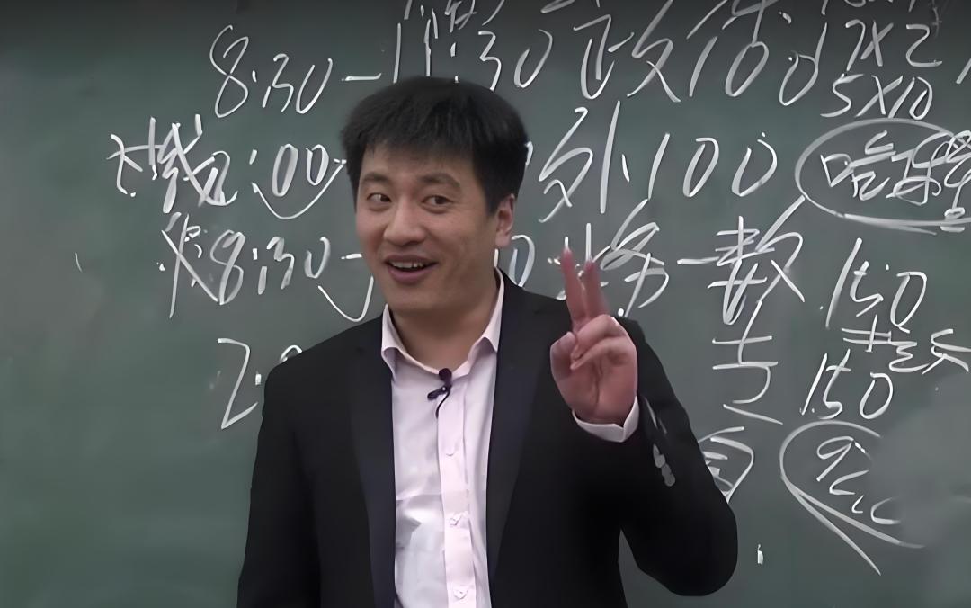 张雪峰：“网红导师”的争议、生意与时代