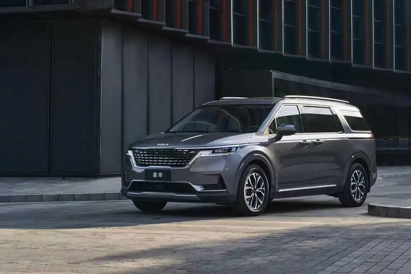 21.89万就能拿下!2026款起亚嘉华上市，双12.3英寸屏 + 航空头枕，家庭用户偷着乐