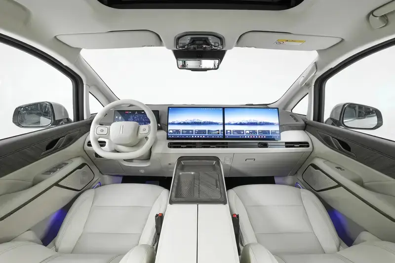 5米车长+3.085米轴距！高山7能否挑战腾势D9？实拍解析来了！