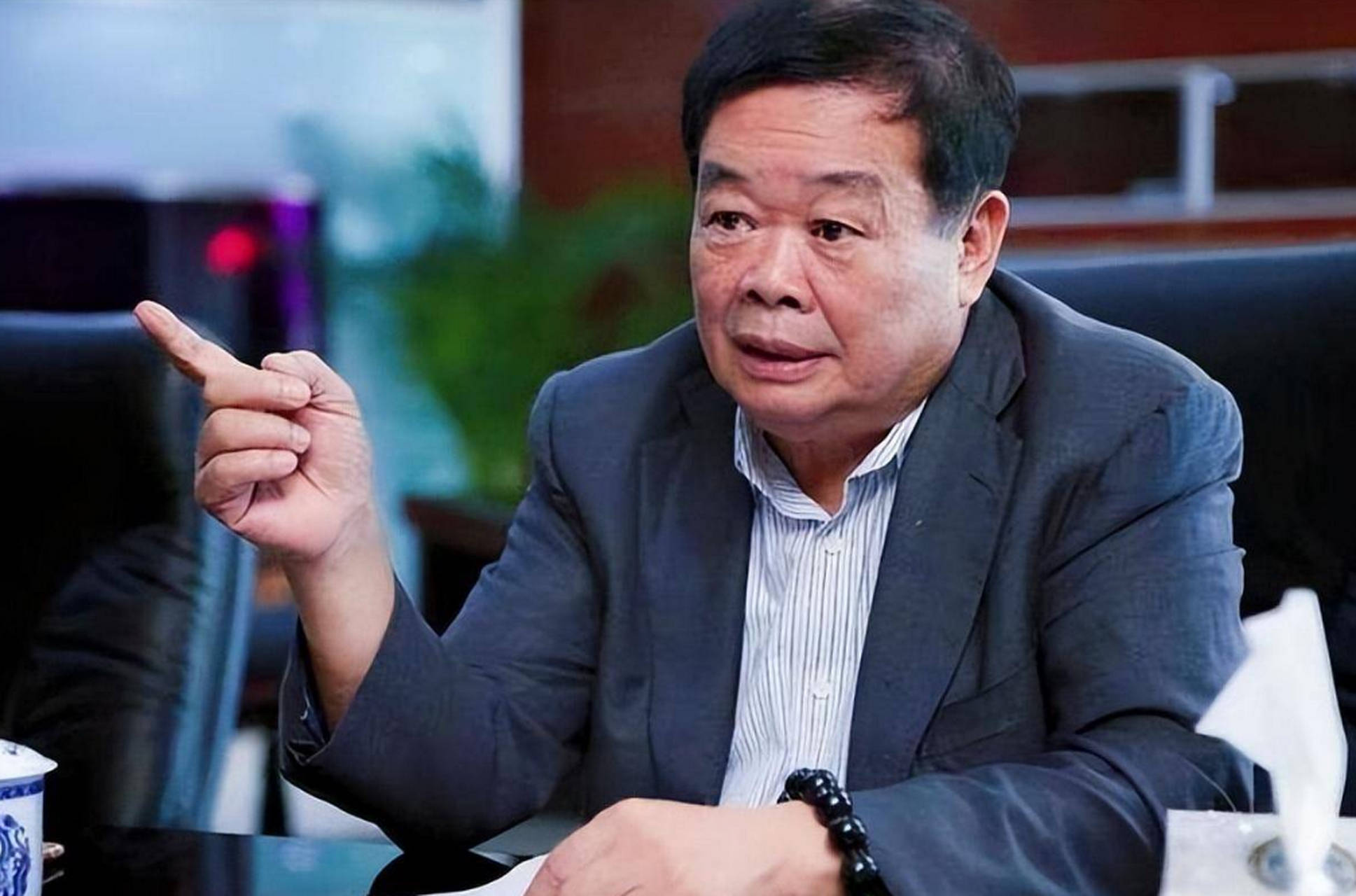 曹德旺回应做慈善慷慨但对员工苛刻，割肉捐260亿，4万员工月薪1万已是行业顶流