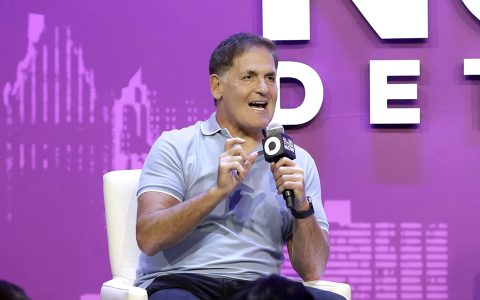 马克·库班：毕业后仍保持学生时代的生活方式是明智的投资