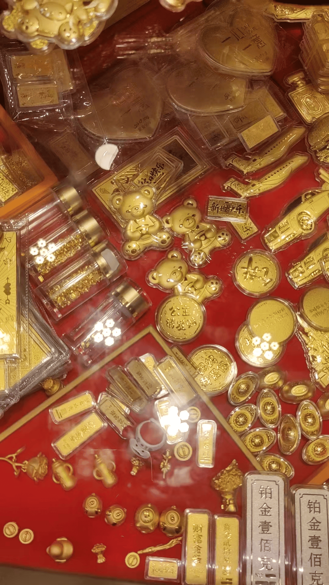 金价回调一度跌破4000美元，黄金ETF遭抛售，中国央行却连续11个月增持，释放什么信号？